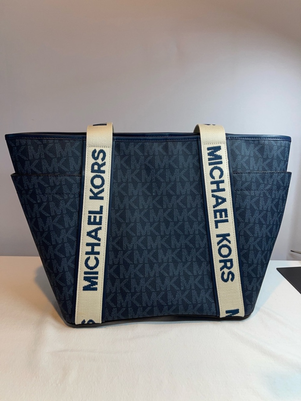 MICHAEL KORS MAEVE LARGE LOGO TOTE BAG - Picture 4 of 10